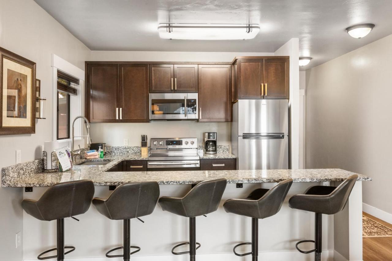The Yellowstone Hideaway Unit A 웨스트 엘로스톤 외부 사진
