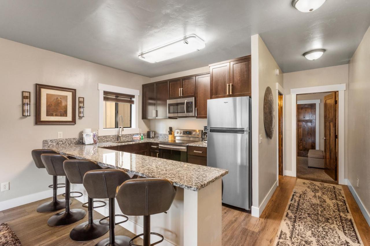 The Yellowstone Hideaway Unit A 웨스트 엘로스톤 외부 사진