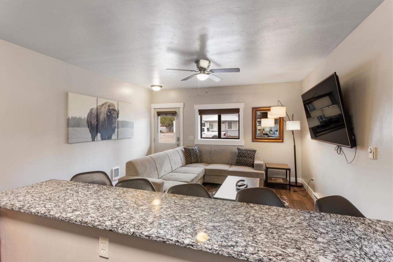 The Yellowstone Hideaway Unit A 웨스트 엘로스톤 외부 사진