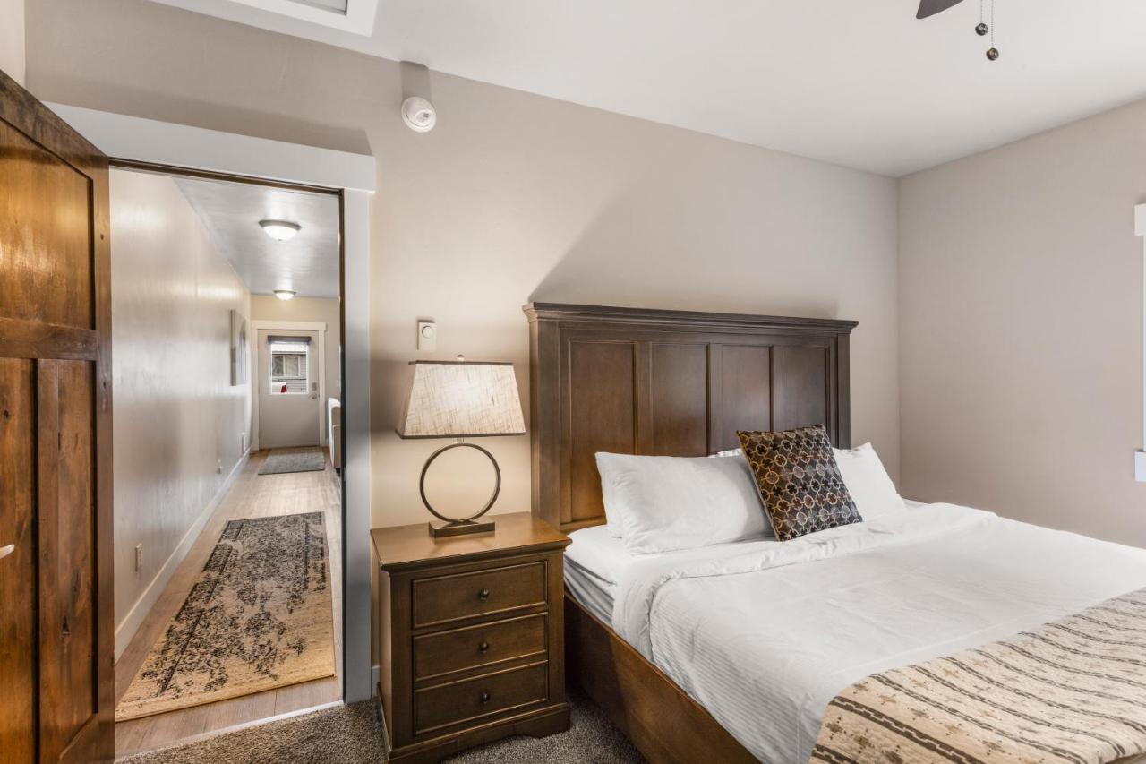 The Yellowstone Hideaway Unit A 웨스트 엘로스톤 외부 사진