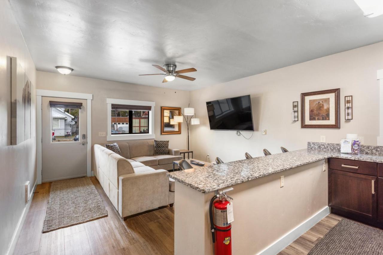 The Yellowstone Hideaway Unit A 웨스트 엘로스톤 외부 사진