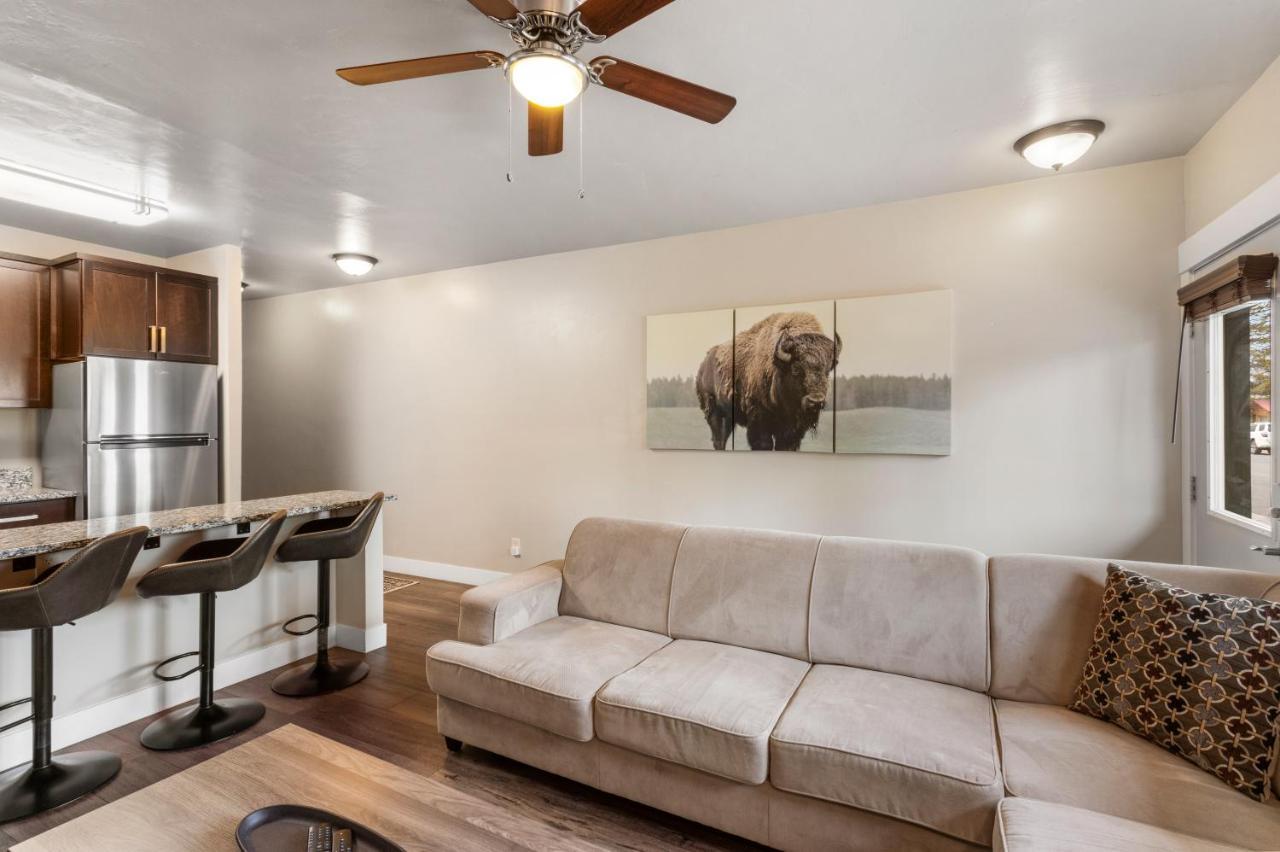 The Yellowstone Hideaway Unit A 웨스트 엘로스톤 외부 사진