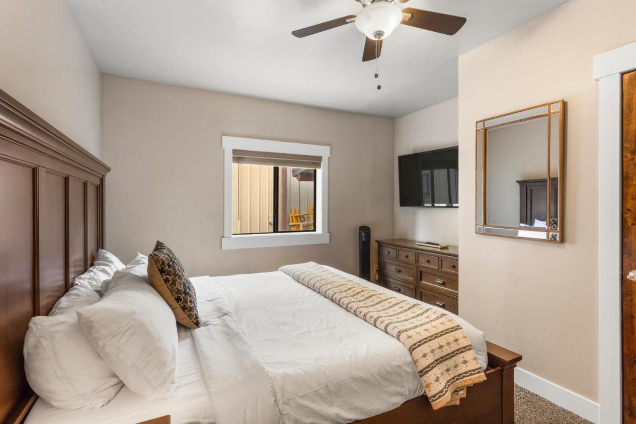 The Yellowstone Hideaway Unit A 웨스트 엘로스톤 외부 사진